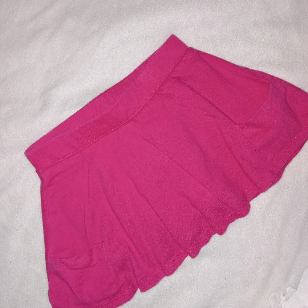 5 for $10
Old Navy Pink Pocket Skort 18-24M - Picture 4 of 7